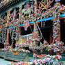 Floral decor on the back wall of the Assembly Hall ['du khang].
