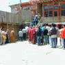 Chinese pilgrims waiting to see Khenpo Jigme Phuntsok [mkhan po 'jigs med phun tshogs], the founder of Larung Gar [bla rung gar].