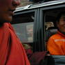 Khenpo Jikme Phutsok [mkhan po 'jigs med phun tshogs], the founder of the Larung Gar [bla rung gar] religious community, arriving in his car.