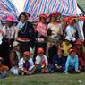 Tibetans&nbsp;watching the horse race.&nbsp;