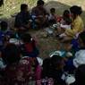 People having lunch at Nangkor Tsechu